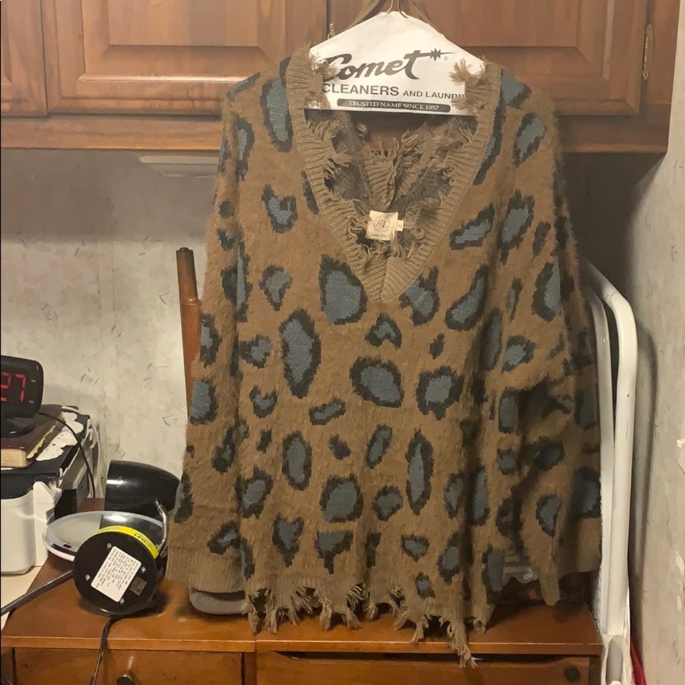 🐆Distressed Sweater🐆